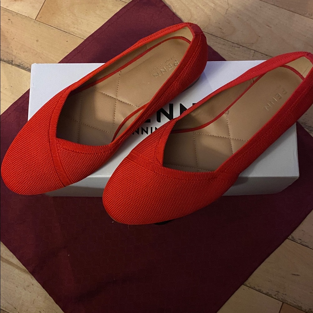 Penn Penningtons Red Shoes in a White Box / Brand New